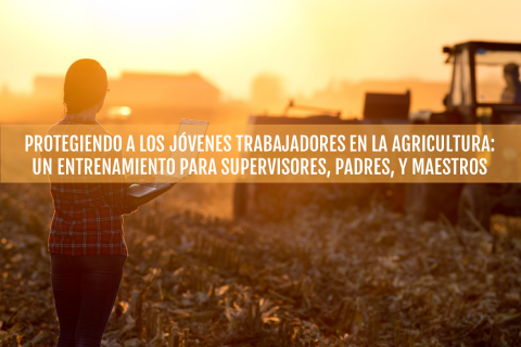 Mujer de pie en un campo con una computadora portátil, mirando un tractor trabajando en un campo